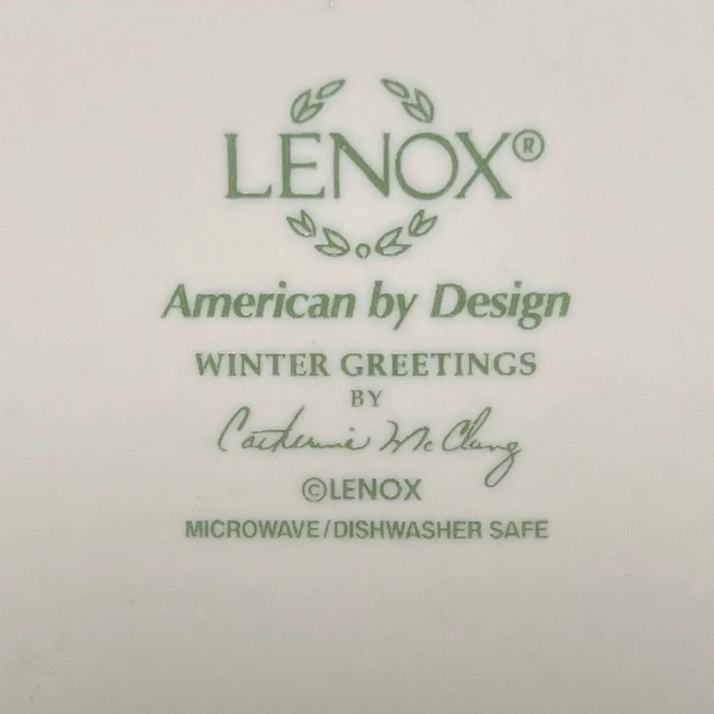 Lennox Holiday/Winter Bluebird Covered Casserole Dish. Classic style with lid ❤️